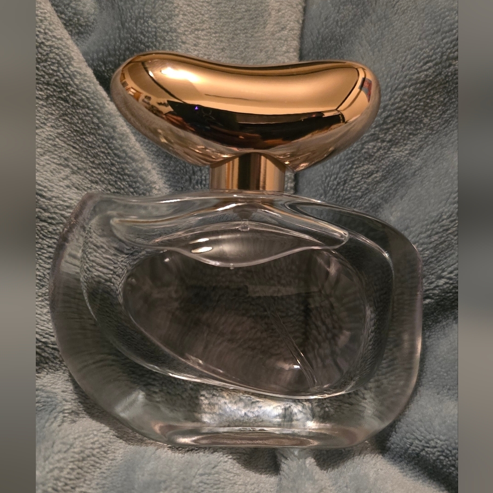 Vince Camuto Illuminare Eau de Parfum - Rose Gold Bottle - Picture 4 of 4